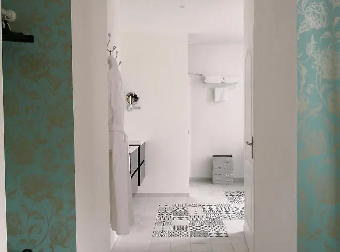 Chateau De Heaas בית הארחה Feas